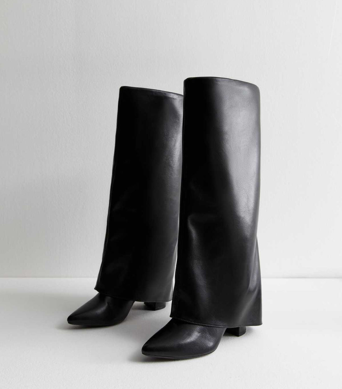 FOLDED BOOTS WITH HEELS