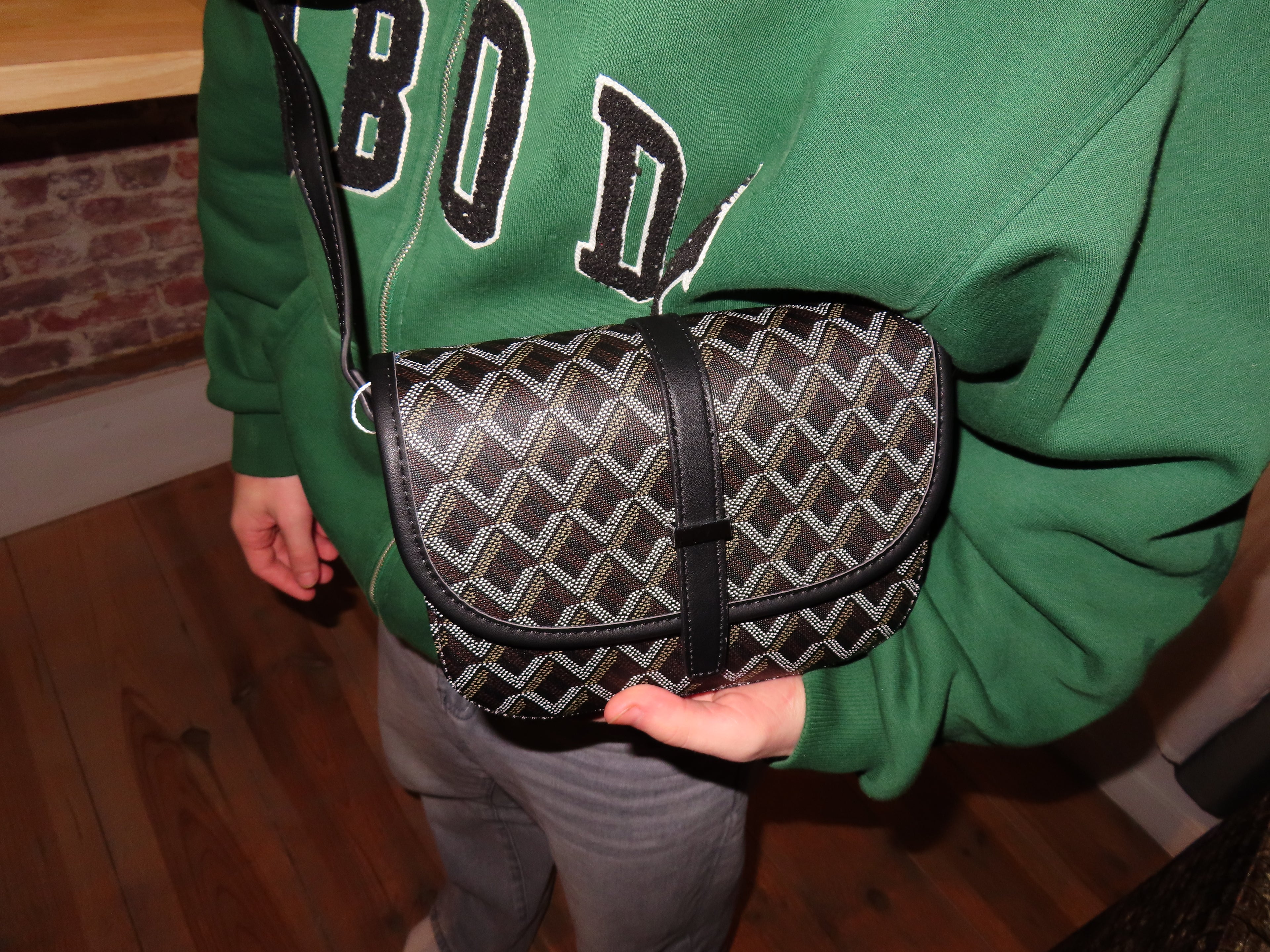 DESIGN CROSSBODY BAG