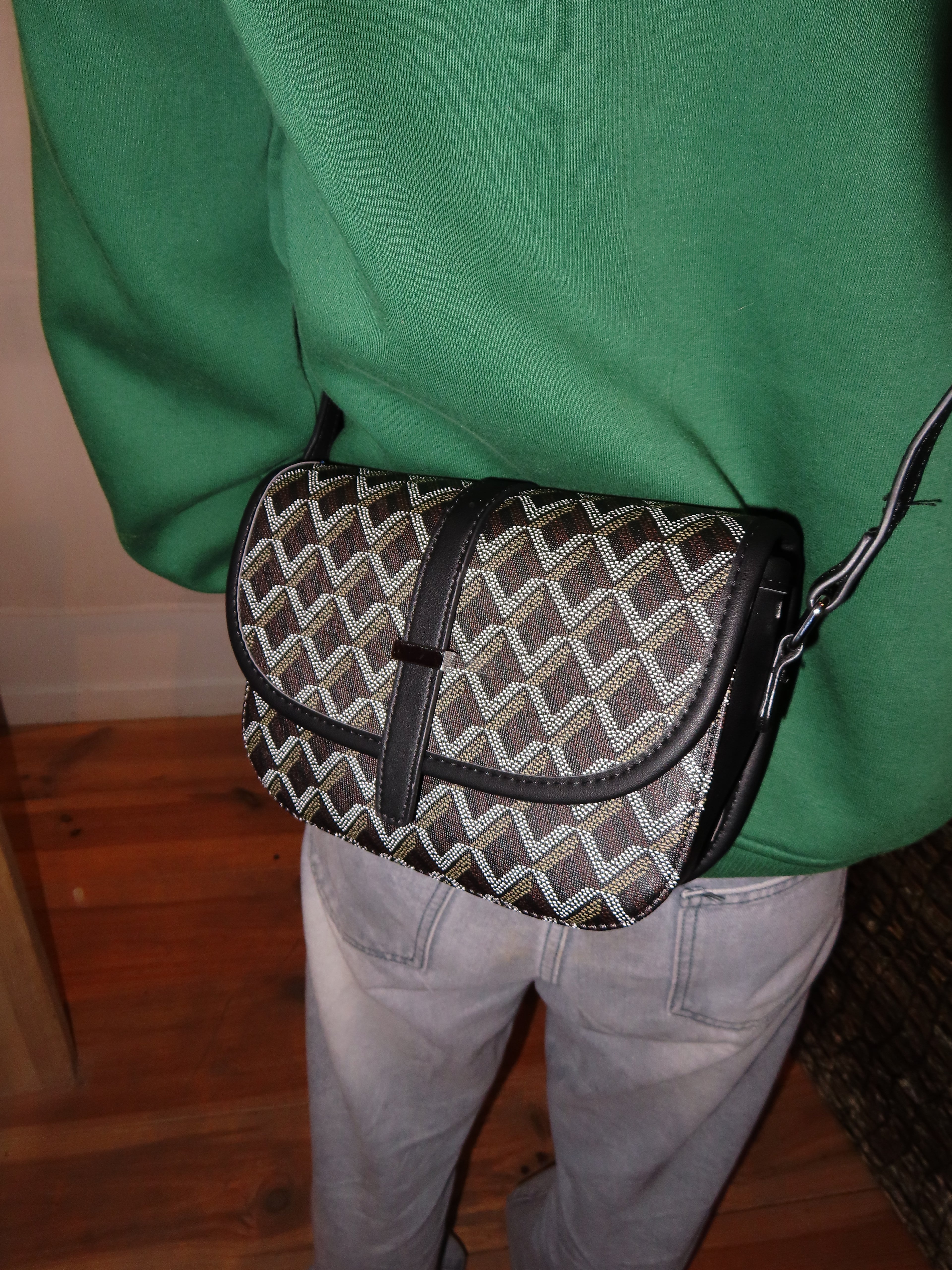 DESIGN CROSSBODY BAG