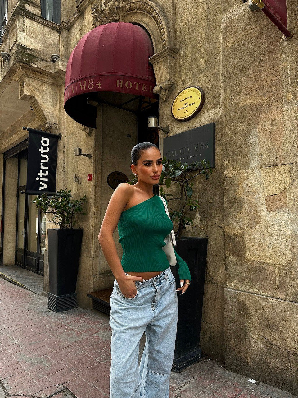 ONE SHOULDER TOP GREEN